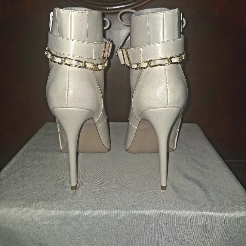 Shoes - Picture 2 of 4